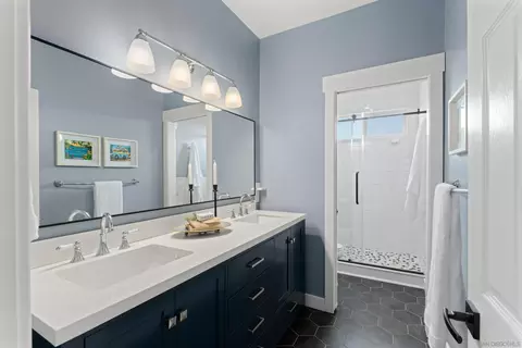 Bath - 14510 Red Hawk Ln, Poway, CA 92064 photo 5 of 7