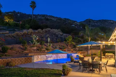 Exterior - 14510 Red Hawk Ln, Poway, CA 92064 photo 4 of 8