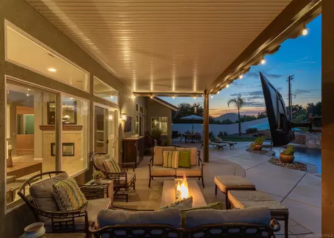 Exterior - 14510 Red Hawk Ln, Poway, CA 92064 photo 7 of 8