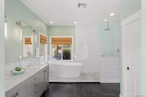 Bath - 14510 Red Hawk Ln, Poway, CA 92064 photo 2 of 7