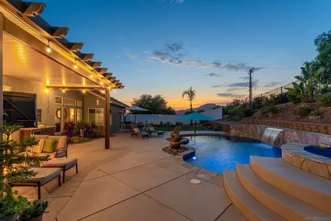 Exterior - 14510 Red Hawk Ln, Poway, CA 92064 photo 5 of 8