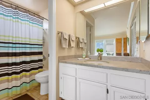 Bath - 457 Arden Dr, Encinitas, CA 92024 photo 2 of 5