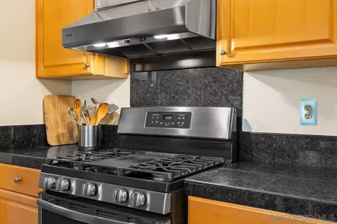 Kitchen - 457 Arden Dr, Encinitas, CA 92024 photo 4 of 6
