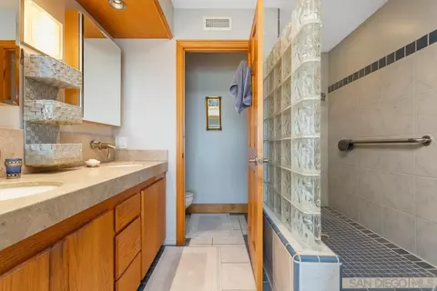 Bath - 457 Arden Dr, Encinitas, CA 92024 photo 3 of 5