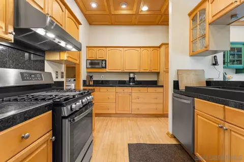 Kitchen - 457 Arden Dr, Encinitas, CA 92024 photo 5 of 6