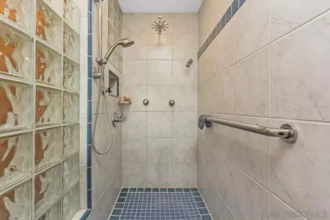 Bath - 457 Arden Dr, Encinitas, CA 92024 photo 5 of 5