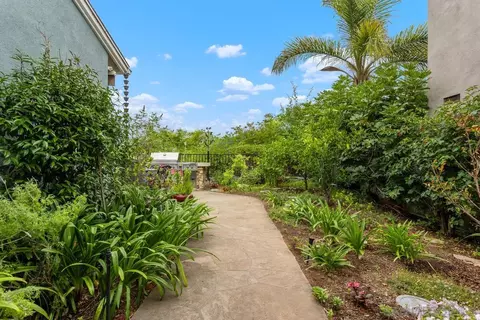 Exterior - 457 Arden Dr, Encinitas, CA 92024 photo 7 of 10