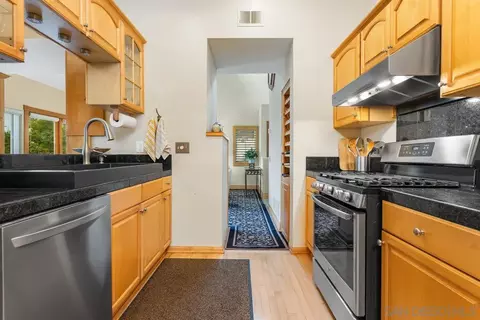 Kitchen - 457 Arden Dr, Encinitas, CA 92024 photo 3 of 6