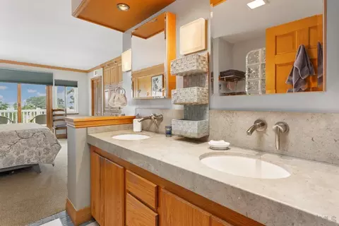 Bath - 457 Arden Dr, Encinitas, CA 92024 photo 4 of 5