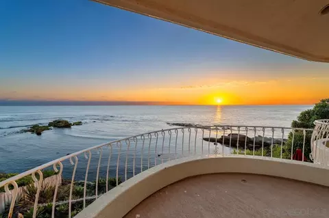 5716 Dolphin Pl, La Jolla, CA 92037
