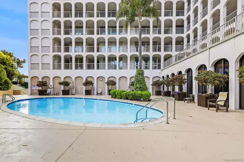 Exterior - 1001 Genter St #2A, La Jolla, CA 92037 photo 1 of 3