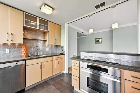 Kitchen - 1001 Genter St #2A, La Jolla, CA 92037 photo 3 of 3