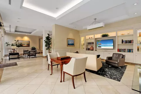 Living - 1001 Genter St #2A, La Jolla, CA 92037 photo 3 of 3