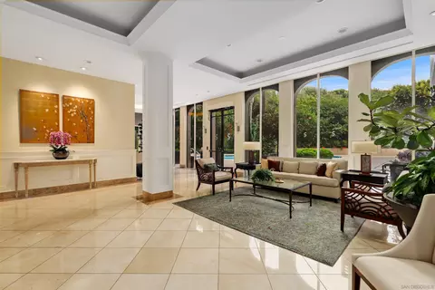 Living - 1001 Genter St #2A, La Jolla, CA 92037 photo 2 of 3