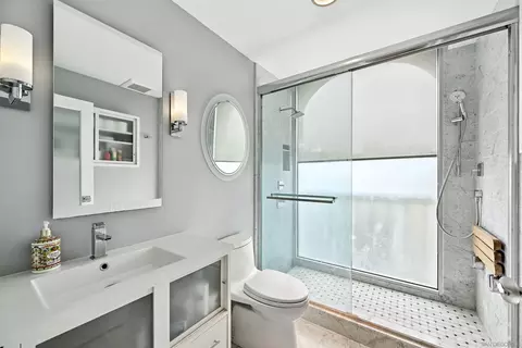 Bath - 1001 Genter St #2A, La Jolla, CA 92037 photo 1 of 1
