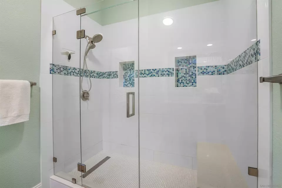 Bath - 7363 Birchcreek Rd, San Diego, CA 92119 photo 3 of 3