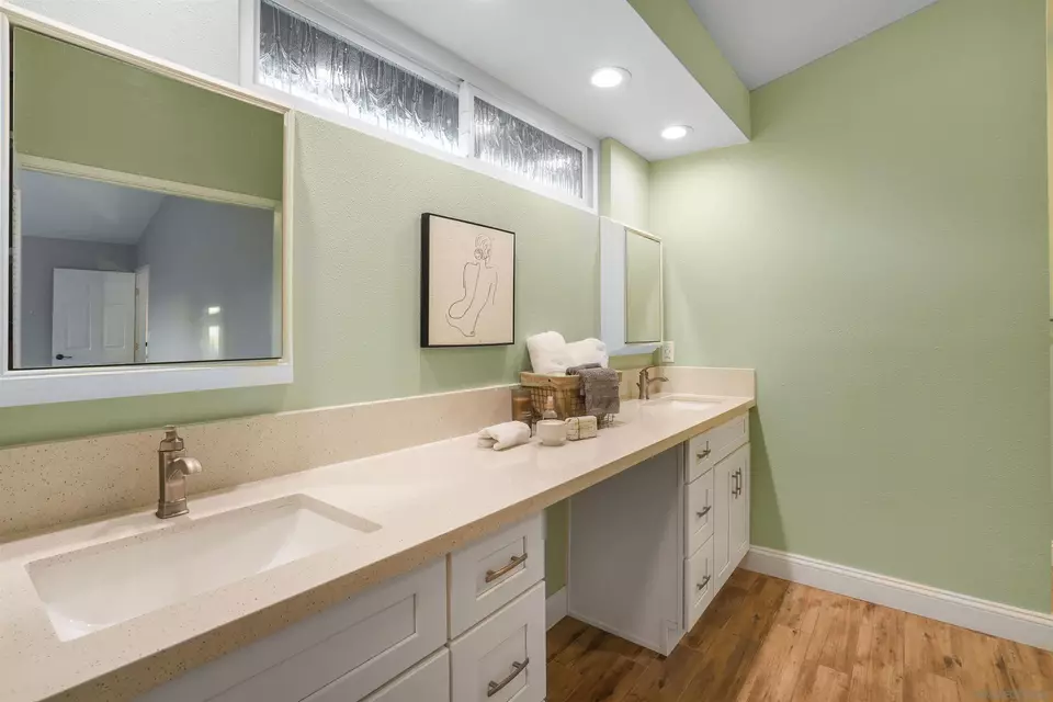 Bath - 7363 Birchcreek Rd, San Diego, CA 92119 photo 2 of 3