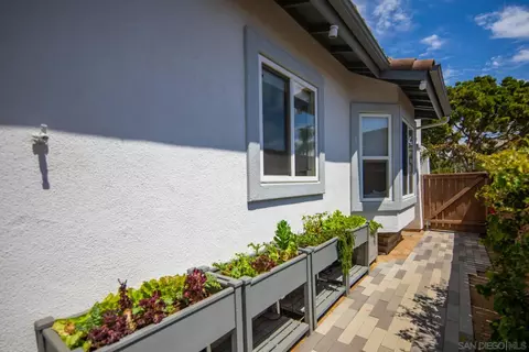 Exterior - 1042 Alexandra Ln, Encinitas, CA 92024 photo 6 of 7