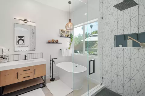 Bath - 1042 Alexandra Ln, Encinitas, CA 92024 photo 4 of 4