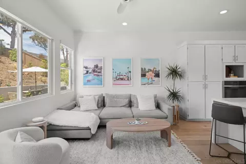 Living - 1042 Alexandra Ln, Encinitas, CA 92024 photo 2 of 4