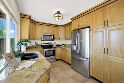 Kitchen - 2364 Oakridge Pl, Escondido, CA 92026 photo 4 of 4