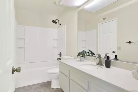 Bath - 2364 Oakridge Pl, Escondido, CA 92026 photo 5 of 5