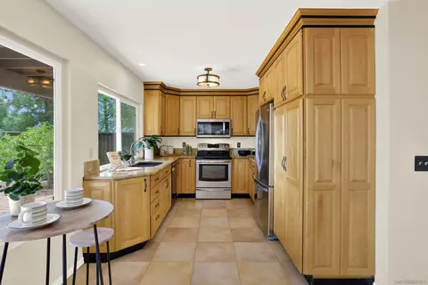 Kitchen - 2364 Oakridge Pl, Escondido, CA 92026 photo 2 of 4