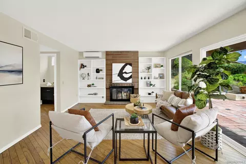 Living - 2364 Oakridge Pl, Escondido, CA 92026 photo 4 of 8