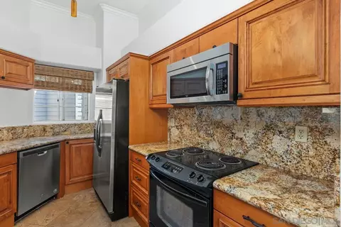 Kitchen - 8585 Via Mallorca #32, La Jolla, CA 92037 photo 2 of 3