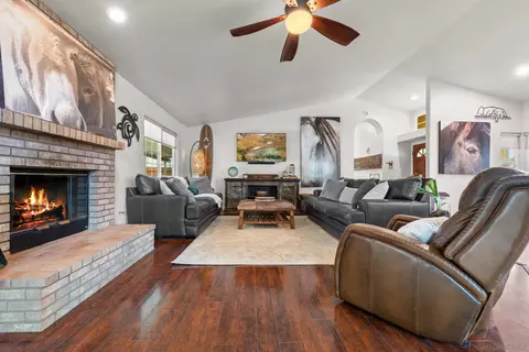 Living - 12515 Leyendekker Rd, Lakeside, CA 92040 photo 2 of 5
