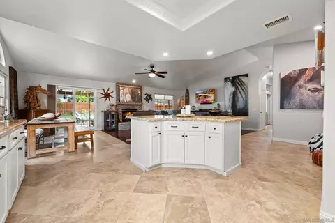 Kitchen - 12515 Leyendekker Rd, Lakeside, CA 92040 photo 2 of 4