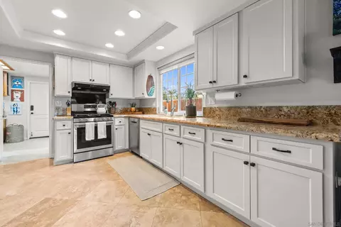 Kitchen - 12515 Leyendekker Rd, Lakeside, CA 92040 photo 3 of 4