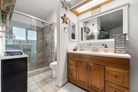 Bath - 12515 Leyendekker Rd, Lakeside, CA 92040 photo 3 of 4