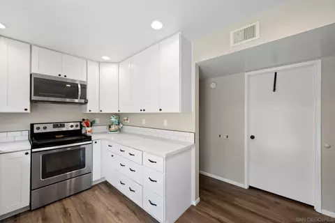 Kitchen - 9560 Frank Way, Santee, CA 92071 photo 4 of 5