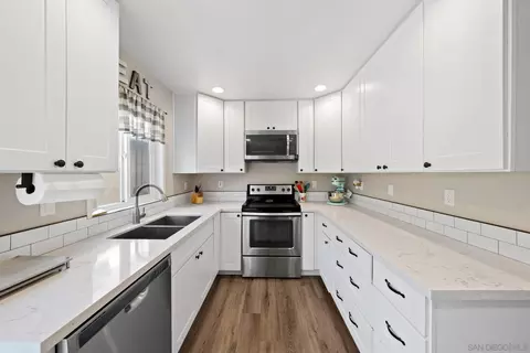 Kitchen - 9560 Frank Way, Santee, CA 92071 photo 2 of 5