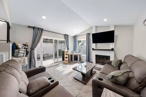 9560 Frank Way, Santee, CA 92071