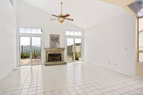 Living - 2133 View Crest Gln, Escondido, CA 92026 photo 4 of 5