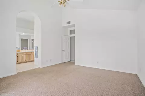Bedroom - 2133 View Crest Gln, Escondido, CA 92026 photo 4 of 5