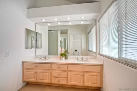 Bath - 5002 Mycenae Way, Oceanside, CA 92056 photo 3 of 4