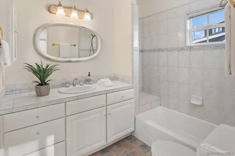 Bath - 260 H Ave, Coronado, CA 92118 photo 6 of 7