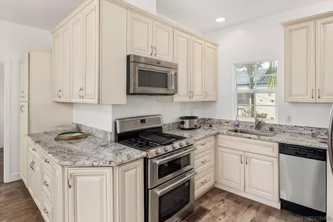 Kitchen - 260 H Ave, Coronado, CA 92118 photo 7 of 8