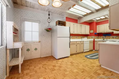 Kitchen - 4728 Pine Ridge Ave, Julian, CA 92036 photo 1 of 2