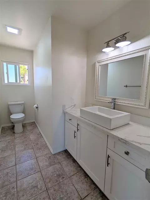Bath - 9347 Kahlua Way, Spring Valley, CA 91977 photo 4 of 5