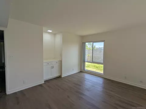 Living - 9347 Kahlua Way, Spring Valley, CA 91977 photo 7 of 9