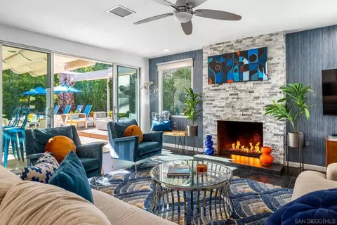 133 W San Carlos Rd, Palm Springs, CA 92262