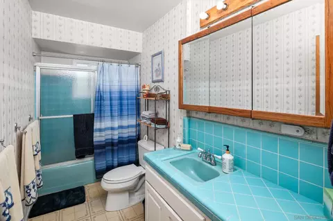Bath - 4245 Avenida Gregory, Spring Valley, CA 91977 photo 4 of 6