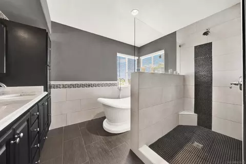 Bath - 1534 Corte Roberto, Oceanside, CA 92056 photo 11 of 12