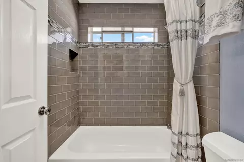 Bath - 1534 Corte Roberto, Oceanside, CA 92056 photo 3 of 12