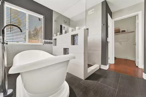 Bath - 1534 Corte Roberto, Oceanside, CA 92056 photo 9 of 12