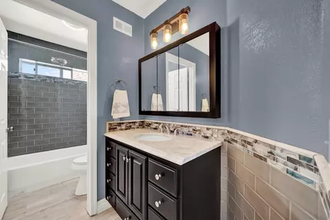 Bath - 1534 Corte Roberto, Oceanside, CA 92056 photo 2 of 12